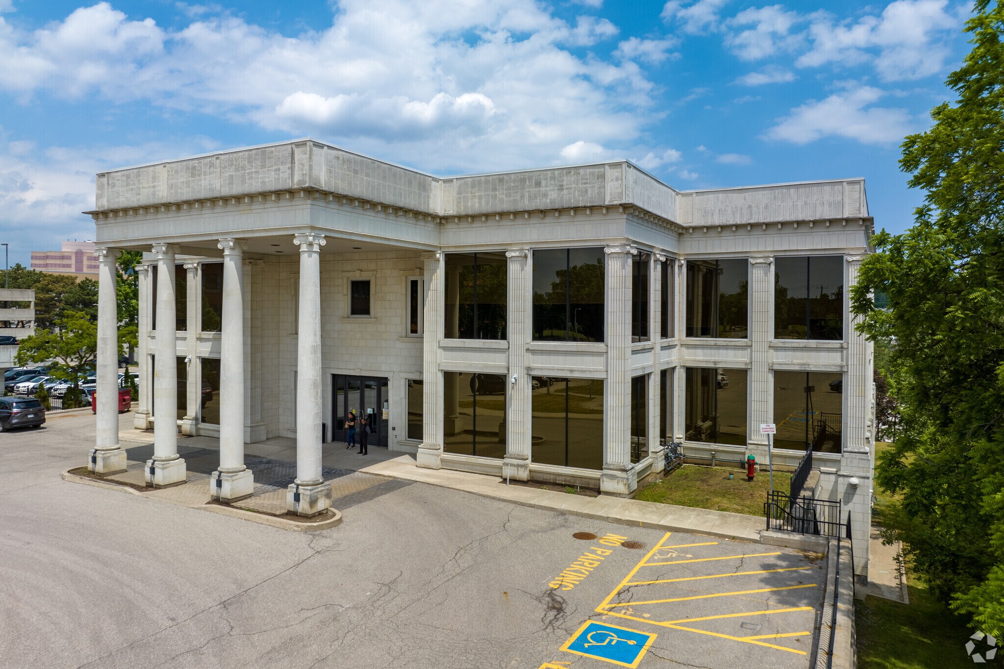 41 Lesmill Rd, Toronto, ON à vendre Photo du bâtiment- Image 1 de 1