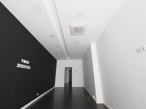 Retail in Figueres, Gerona for lease Interior Photo- Image 2 of 19