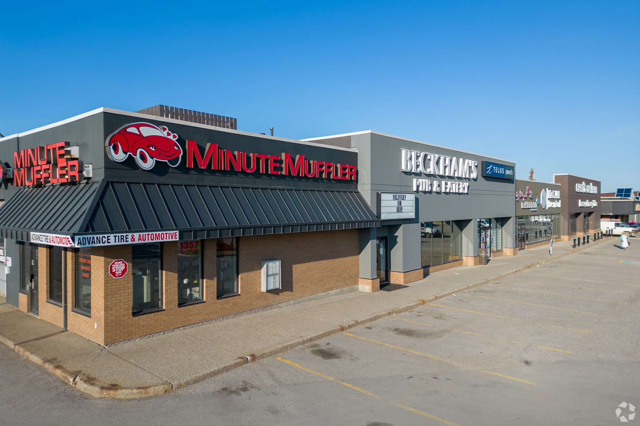 1345-1353 32 Av NE, Calgary, AB for lease Primary Photo- Image 1 of 7