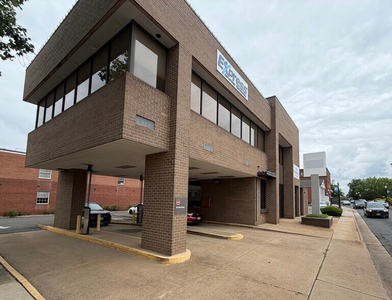 9210 Church St, Manassas, VA à louer - Photo principale - Image 1 de 4