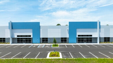 302 Parktowne Blvd, Edgewater, FL à louer Photo intérieure- Image 1 de 4