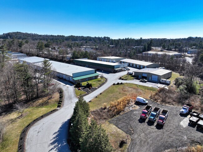 Plus de détails pour 1-18 Business Park Cir, Arden, NC - Local d'activités à louer