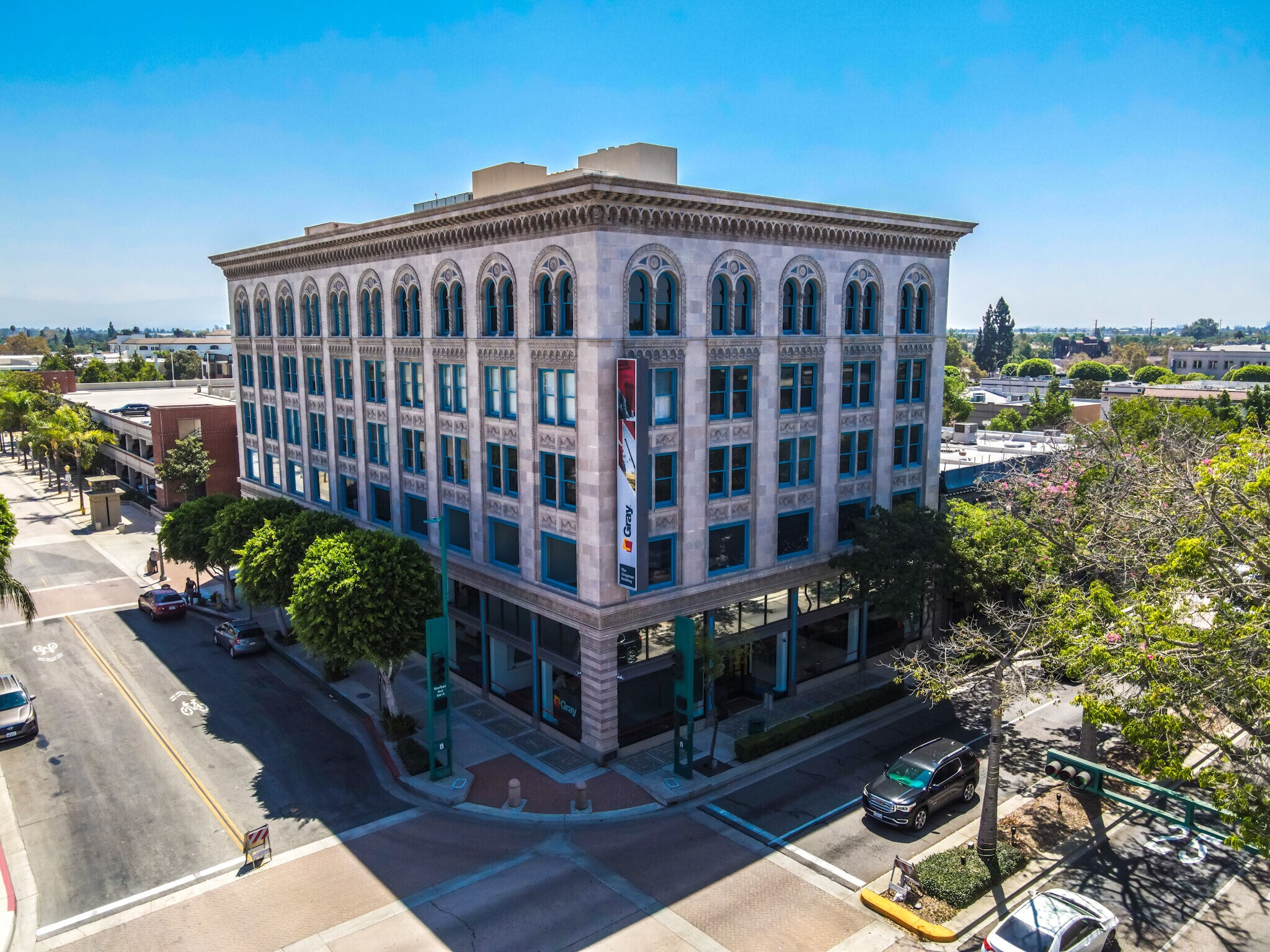 110 E Wilshire Ave, Fullerton, CA à louer Photo du bâtiment- Image 1 de 22