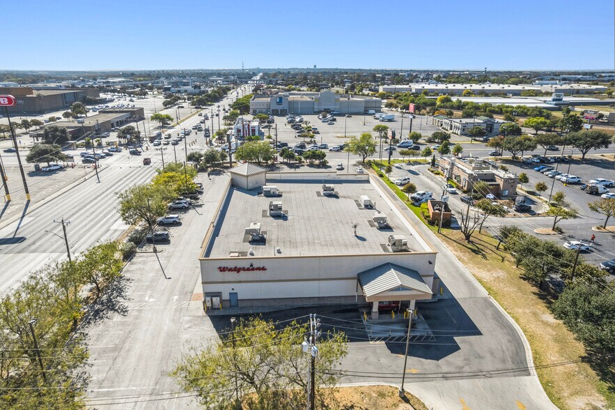 7019 S Zarzamora St, San Antonio, TX à vendre - Photo du bâtiment - Image 3 de 14