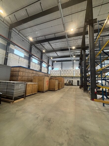 77 Phoenix Ave, Lowell, MA for lease - Building Photo - Image 3 of 6