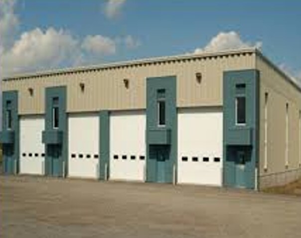 815 E 131st Ave, Tampa, FL à vendre - Photo du bâtiment - Image 2 de 6