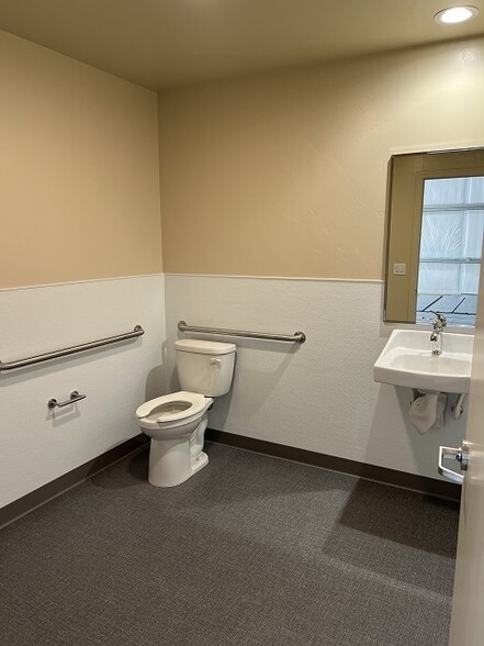 13060 Loma Rica Dr, Grass Valley, CA for lease - Interior Photo - Image 3 of 3