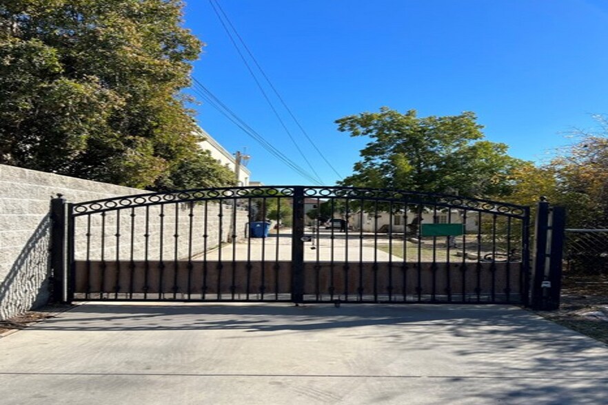 10898 Olinda St, Sun Valley, CA à vendre - Photo du bâtiment - Image 3 de 5