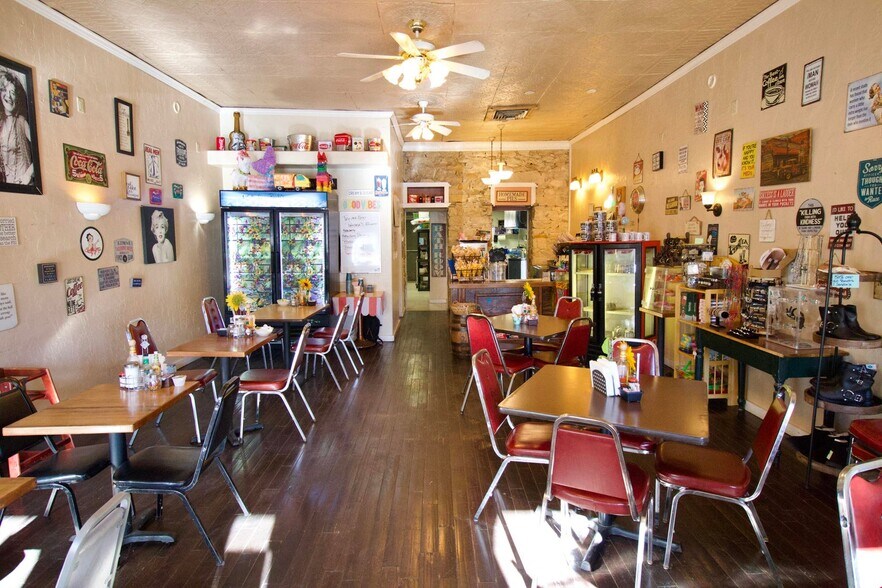 217 Main st, Aguilar, CO à vendre - Photo du bâtiment - Image 2 de 33