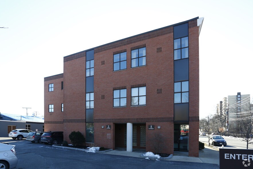 19-21 Broadway, Arlington, MA 02474 Broadway, Arlington, MA à louer - Photo du bâtiment - Image 3 de 22