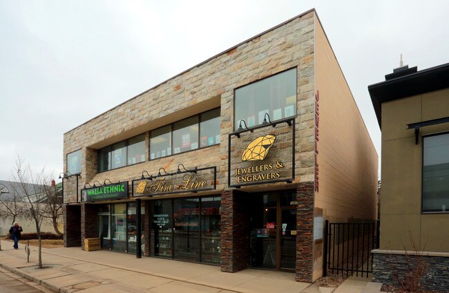 Plus de détails pour 10632 124th St NW, Edmonton, AB - Commerce de détail à louer