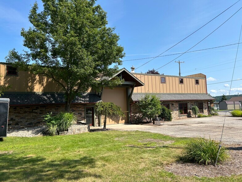 4946 Main St, Onekama, MI à vendre - Photo du bâtiment - Image 3 de 19