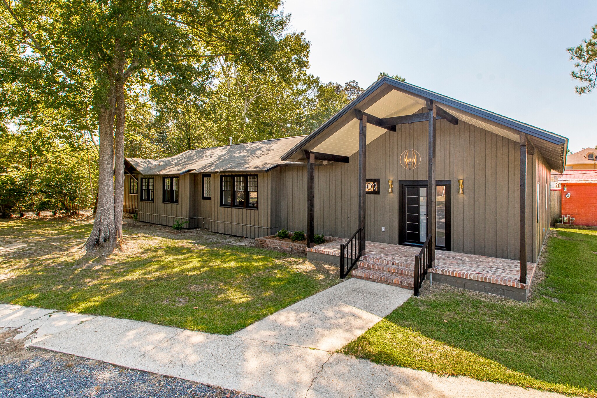 302 Louisiana Ave, Bogalusa, LA for lease Primary Photo- Image 1 of 35