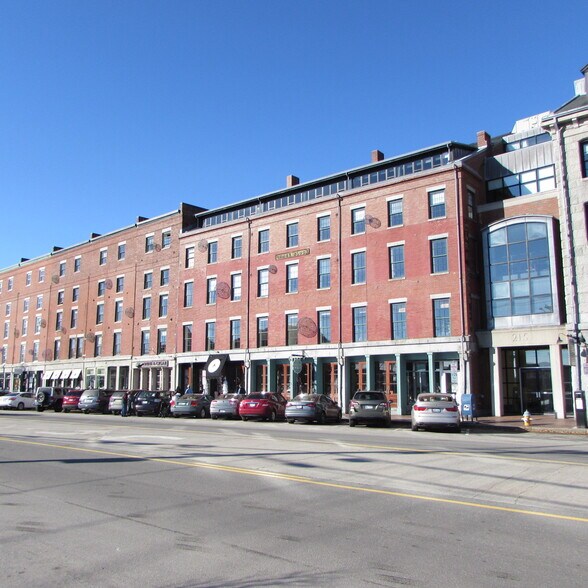 217-221 Commercial St, Portland, ME for lease - Primary Photo - Image 1 of 1