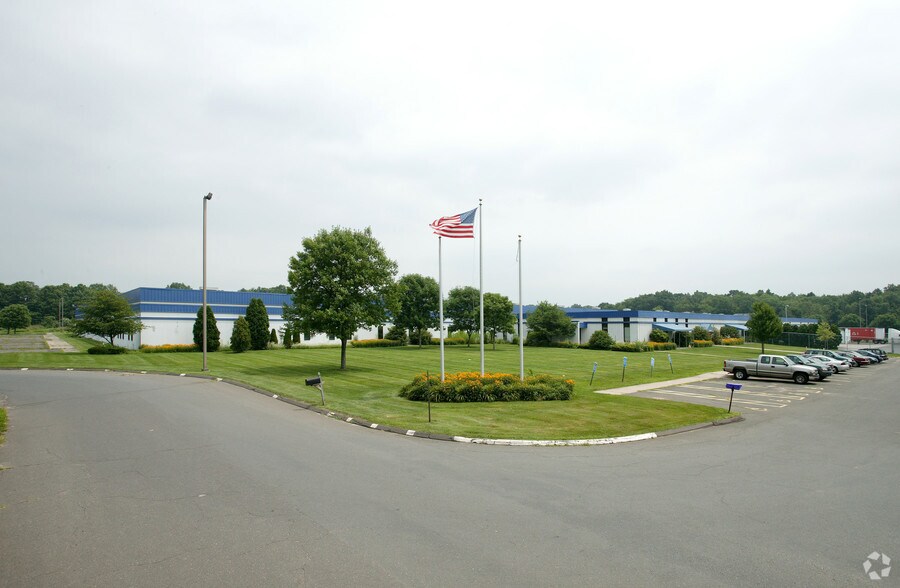 18 Craftsman Rd, East Windsor, CT à louer - Photo du bâtiment - Image 2 de 12