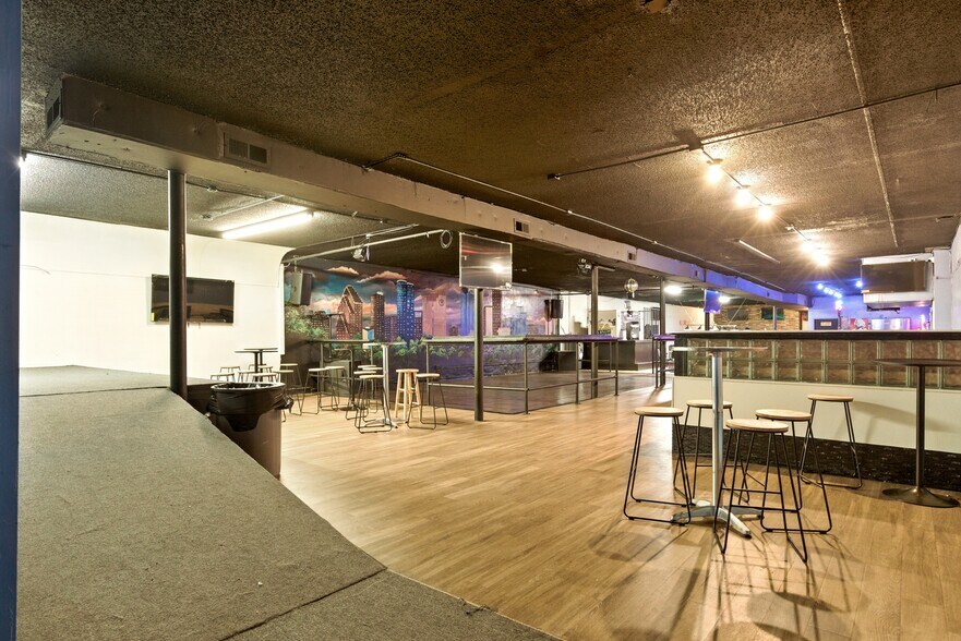 8604 Jensen Dr, Houston, TX à vendre - Photo intérieure - Image 2 de 22