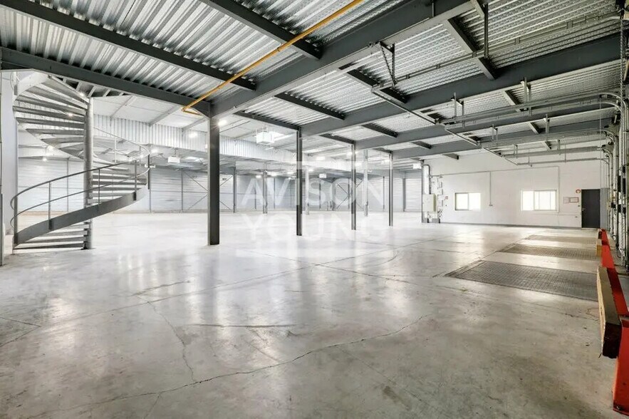 Flex in Villeparisis for lease - Interior Photo - Image 3 of 6