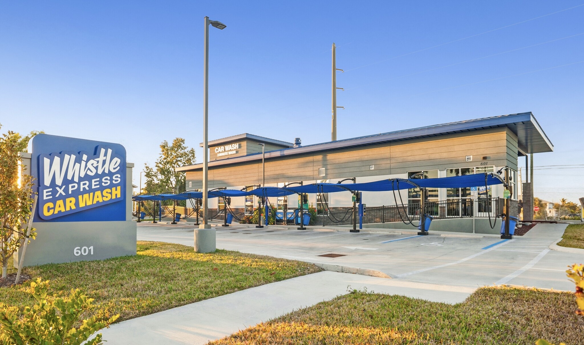 601 Cape Coral Pky W, Cape Coral, FL for sale Primary Photo- Image 1 of 6