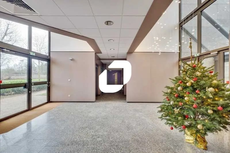 4/6 Avenue Du Vieil Etang, Montigny-le-Bretonneux for lease - Building Photo - Image 2 of 17