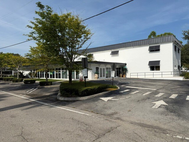 800 W Indiantown Rd, Jupiter, FL à louer - Photo du bâtiment - Image 3 de 9