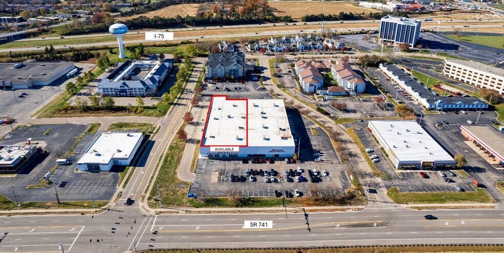 8111-8115 Springboro Pike, Miamisburg, OH à louer - Photo du bâtiment - Image 3 de 10
