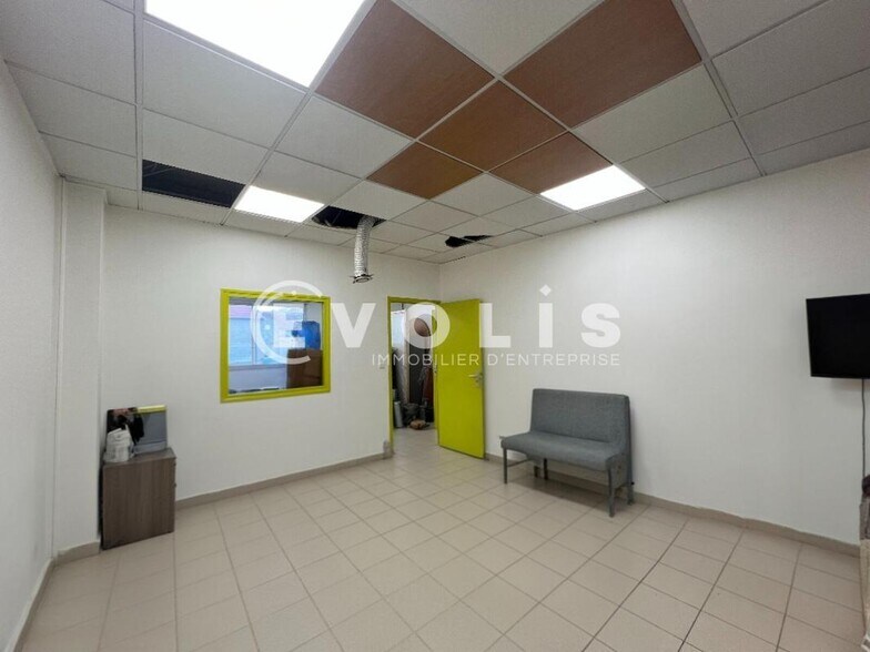 Office in Marcoussis for lease - Interior Photo - Image 3 of 6