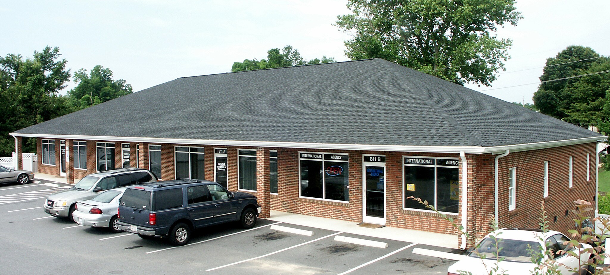 811-813 S Oakland St, Gastonia, NC à louer Photo du bâtiment- Image 1 de 8