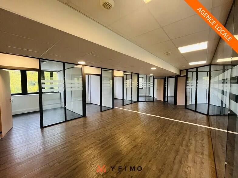 Office in Montigny-le-Bretonneux for lease - Interior Photo - Image 1 of 4
