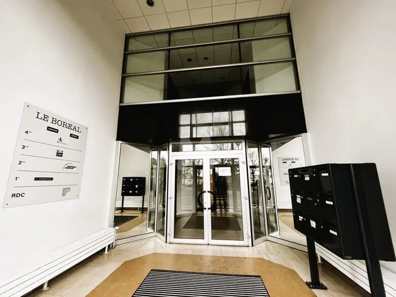 Bureau dans Évry-Courcouronnes à louer - Hall d’entrée - Image 3 de 16