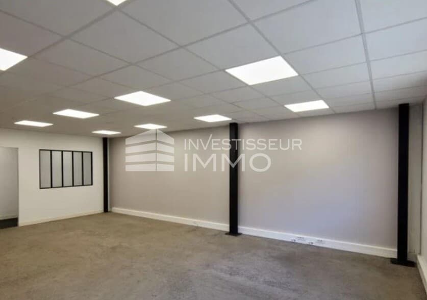 Flex in Morangis for lease - Interior Photo - Image 2 of 4