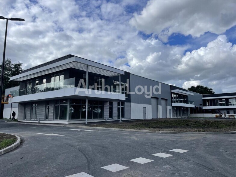 Flex in Saint-André-lez-Lille for lease - Building Photo - Image 1 of 8