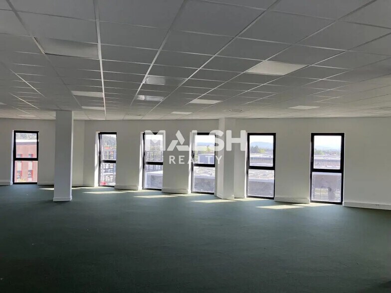 Office in Montluel for sale - Interior Photo - Image 2 of 17