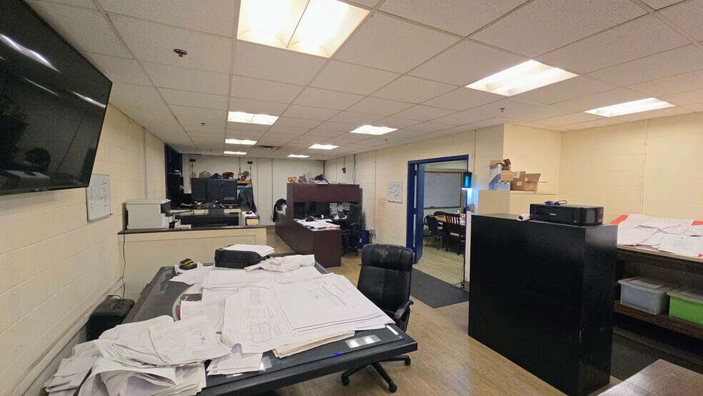 955 Mearns Rd, Warminster Township, PA à louer - Photo du bâtiment - Image 3 de 11
