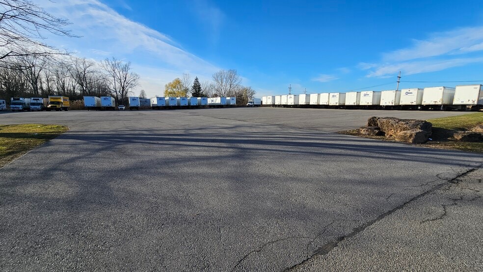 25 Pixley Industrial Pky, Gates, NY for lease - Building Photo - Image 2 of 2