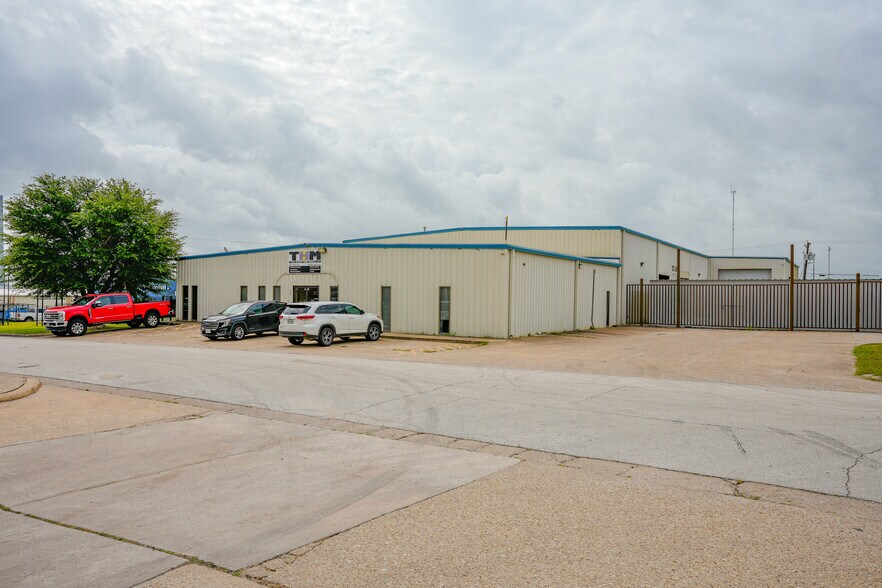 930 Kck Way, Cedar Hill, TX à louer - Photo du bâtiment - Image 3 de 50