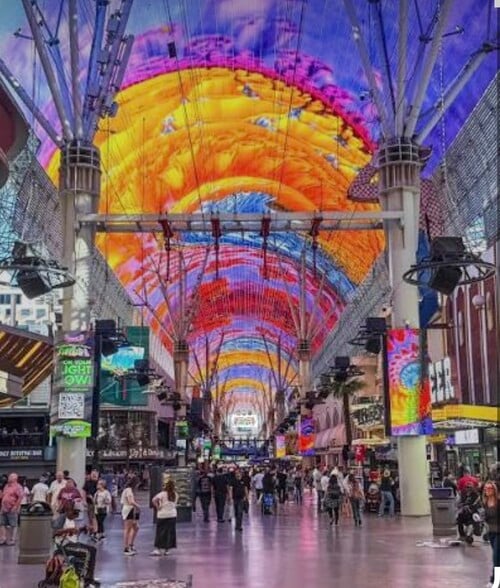 310 Fremont St, Las Vegas, NV à louer - Photo du bâtiment - Image 2 de 4