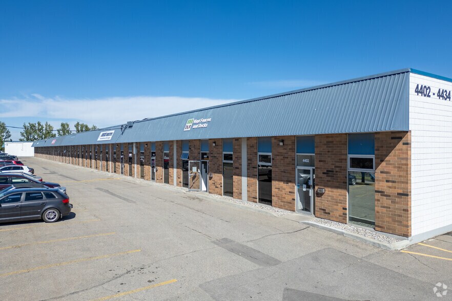 4402-4434 10th St NE, Calgary, AB à louer - Photo du bâtiment - Image 1 de 5