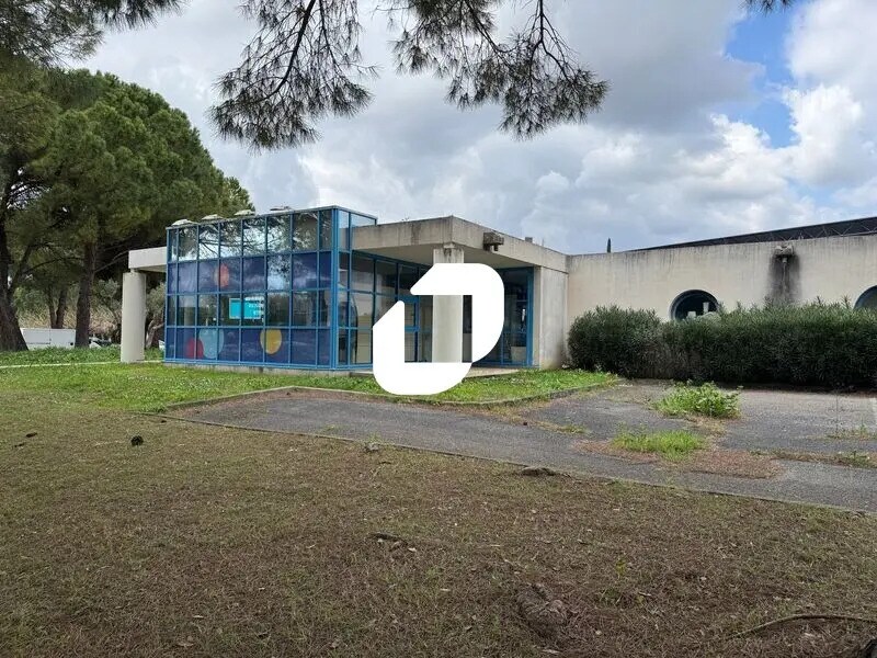 Retail in Nîmes for lease Building Photo- Image 1 of 4