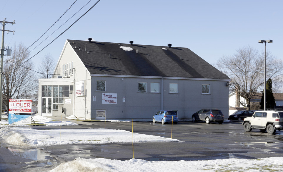 8495 Rue Adrien, Laval, QC for lease - Primary Photo - Image 1 of 2