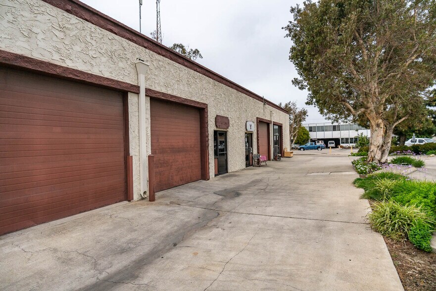 1301 Tower Sq, Ventura, CA à louer - Photo du bâtiment - Image 3 de 8