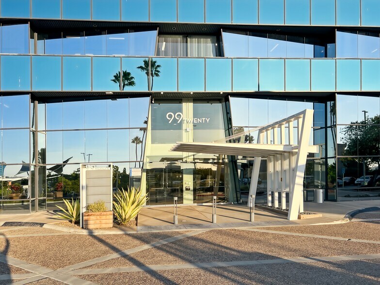9920 Pacific Heights Blvd, San Diego, CA à louer - Photo du bâtiment - Image 3 de 13