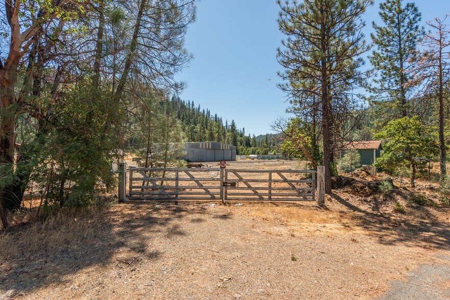 30661 State Highway 3, Douglas City, CA à vendre - Photo du bâtiment - Image 2 de 35