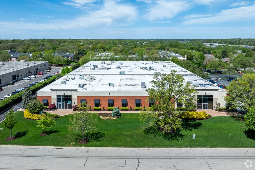 145 Tower Dr, Burr Ridge, IL à vendre - Photo du bâtiment - Image 3 de 10