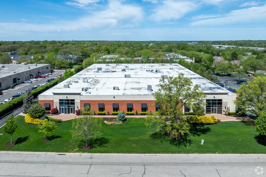 145 Tower Dr, Burr Ridge, IL à vendre - Photo du bâtiment - Image 3 de 10