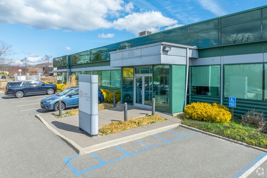 177-199 Crossways Park Dr, Woodbury, NY for lease - Building Photo - Image 2 of 5