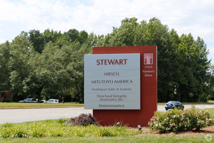 11515 Vanstory Dr, Huntersville, NC for lease - Building Photo - Image 2 of 10