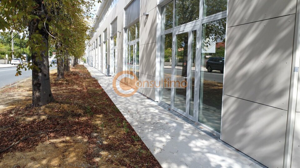 Office in Carbon-Blanc for sale - Building Photo - Image 2 of 3