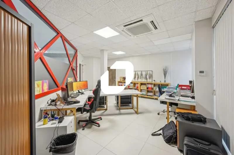 2 Rue De La Haie Aux Vaches, Les Essarts-le-Roi for sale - Interior Photo - Image 3 of 10