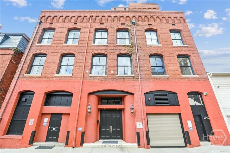 2 E Perry Ln, Savannah, GA à vendre - Photo du bâtiment - Image 1 de 6