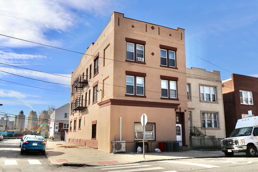 1 HENRY St, Jersey City, NJ à vendre - Photo du bâtiment - Image 1 de 1